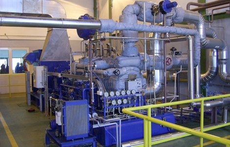 Spilling tandem steam turbine with process steam extraction for food industry